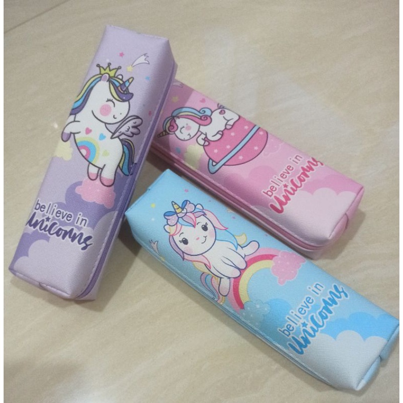 

Tempat pensil Kain Unicorn / kotak pensil resleting Motif Unicorn