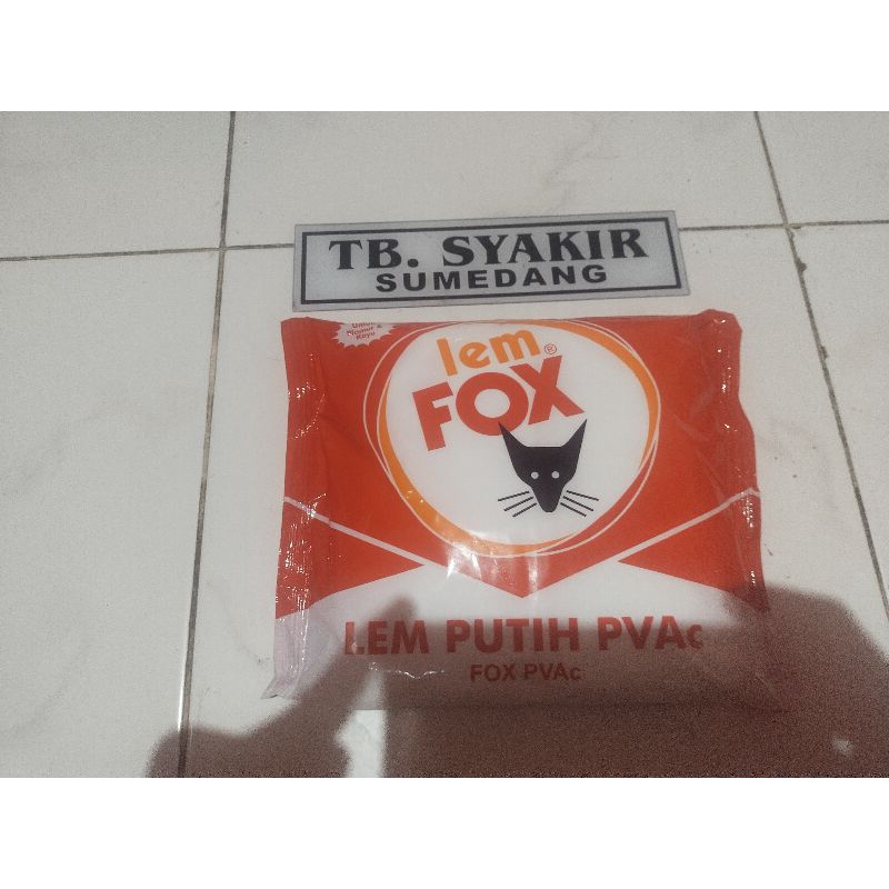 

lem kayu/lem putih merek fox. isi 700 gr. harga murah. isi bnyak