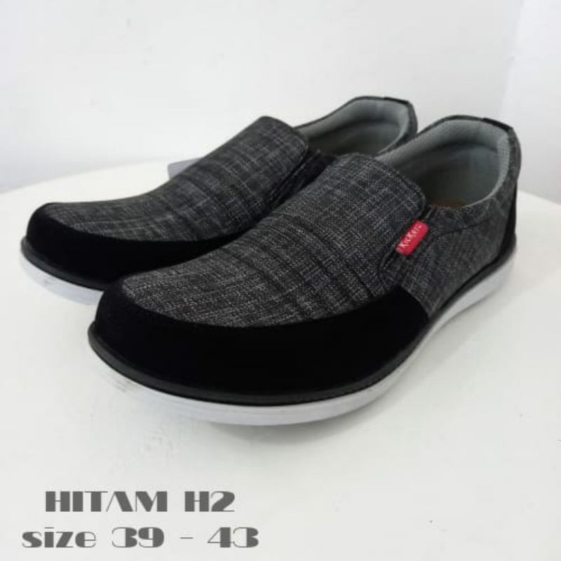 SEPATU SLIPON COWOK CASUAL KICKERS H42