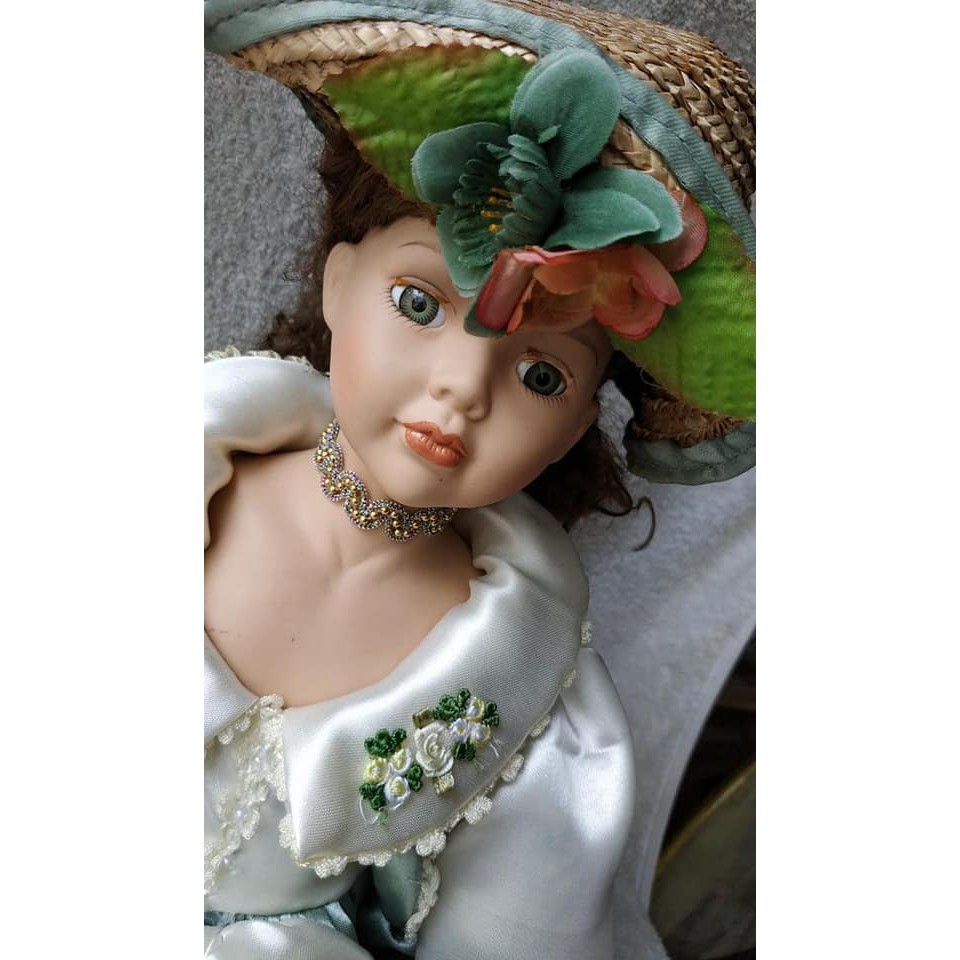 boneka porcelain duduk tanpa kotak