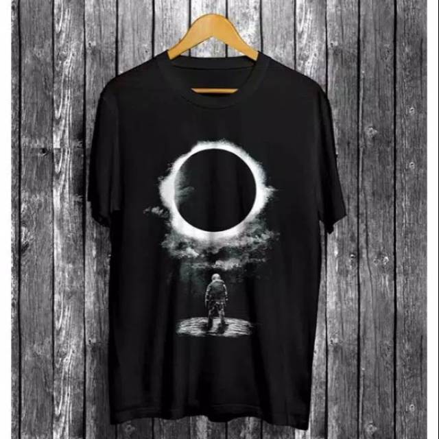 Fourfashion Kaos Pria / Kaos Distro Moon in the World CN073