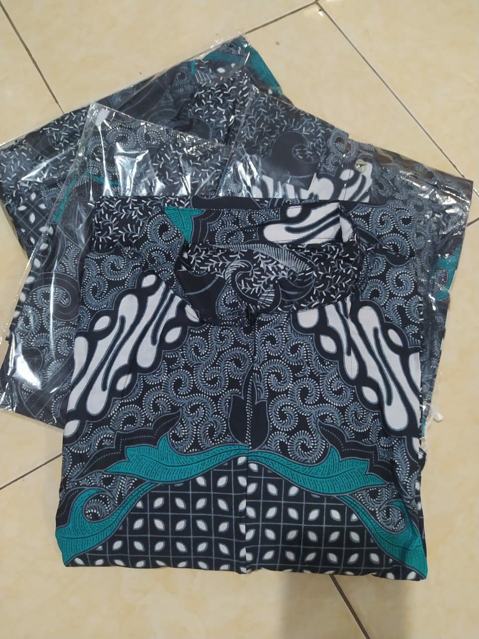 Batik Couple Keluarga Maura Couple Sania Ruffle Ori Ndoro Jowi Dnt Termurah Motif Dimensi Abu Abu