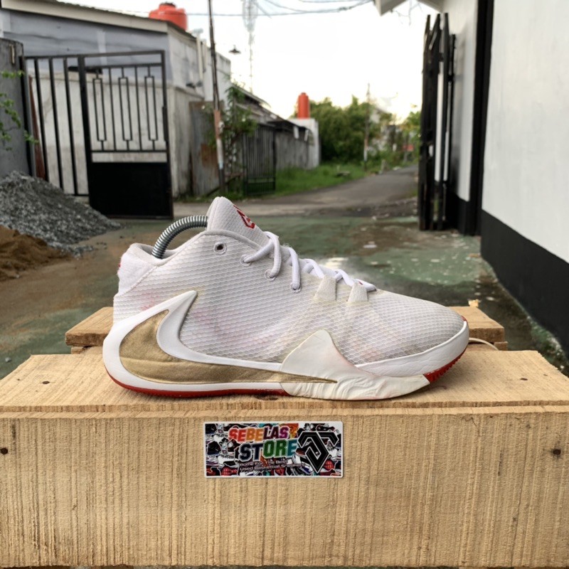 Sepatu Nike Zoom Freak 1 "Roses" Basketball Second Bekas Original Size 40,5