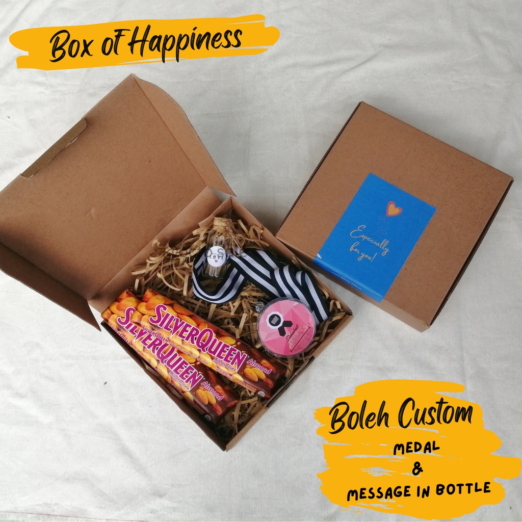 

Box Hampers Coklat Ulang Tahun Wisuda SahabatMedali Custom | Hadiah Unik Spesial Coklat Silverqueen
