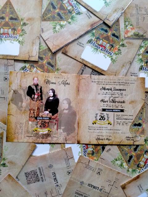 Undangan Pernikahan Jawa Klasik Bahan Tebal Mengkilap Custom Foto