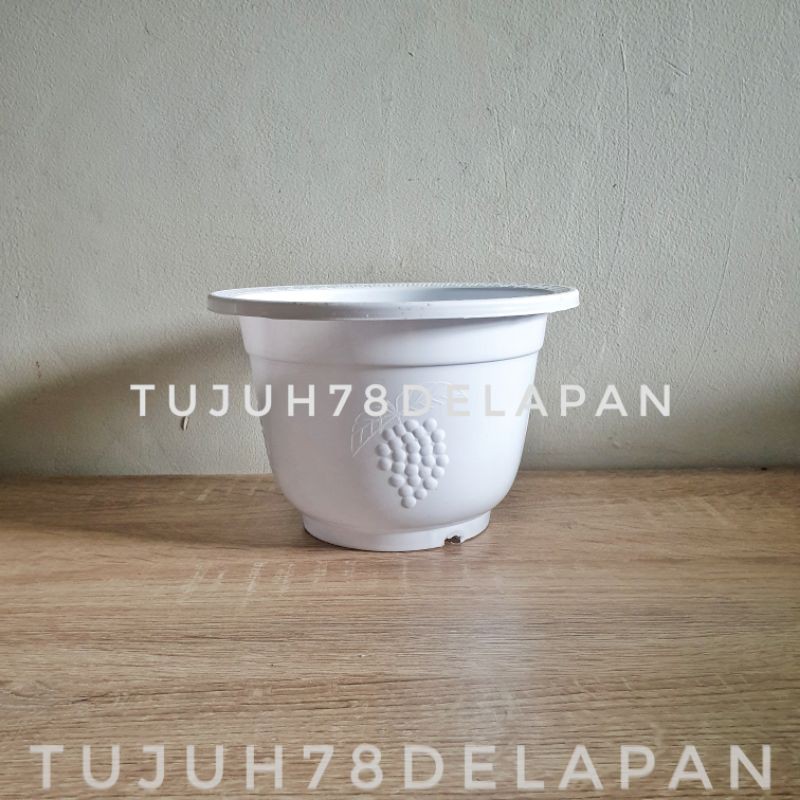 Pot Bunga Putih Motif Anggur 20 - Pot Bunga Plastik - Pot Putih