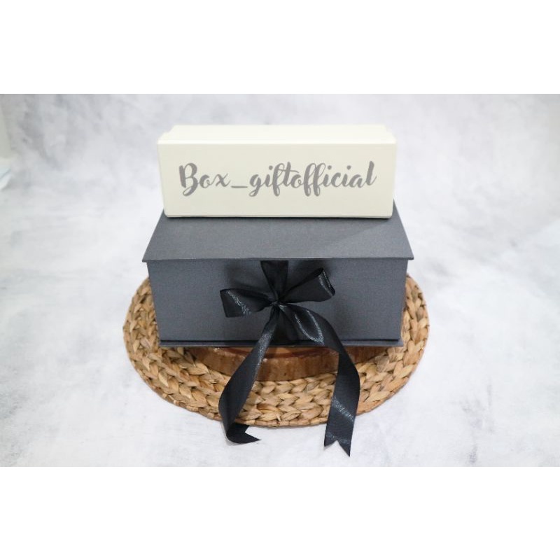 

GIFT BOX | KOTAK HADIAH | HAMPERS Panjang 17cm X Lebar 30cm X Tinggi 1pcm