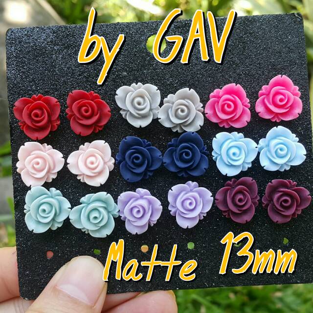 Anting bunga mawar kuncup matte