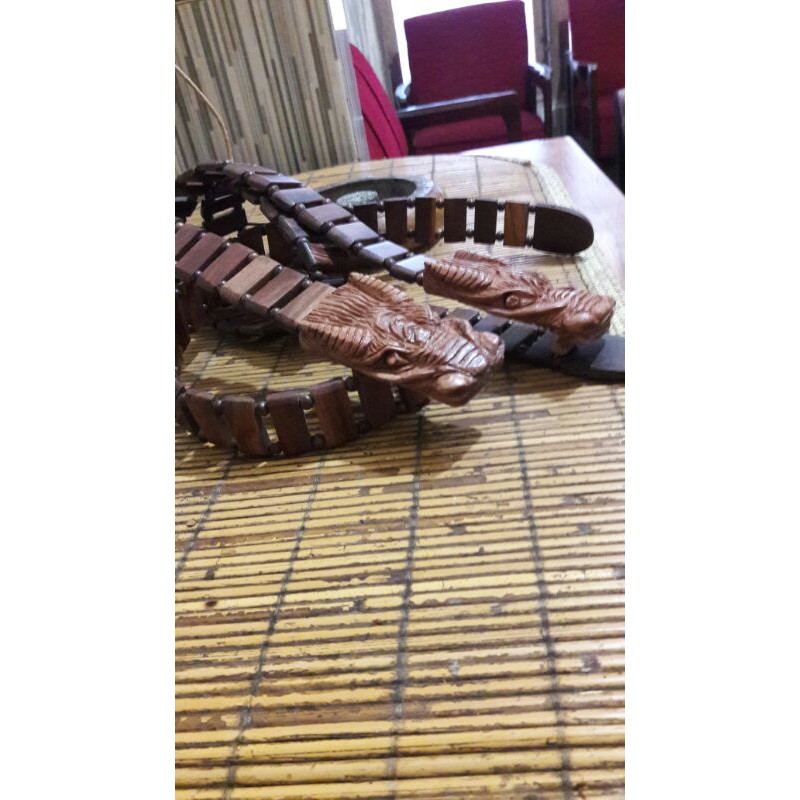 sabuk kayu stigi ukir naga
