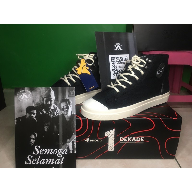 Sepatu Brodo x Feast