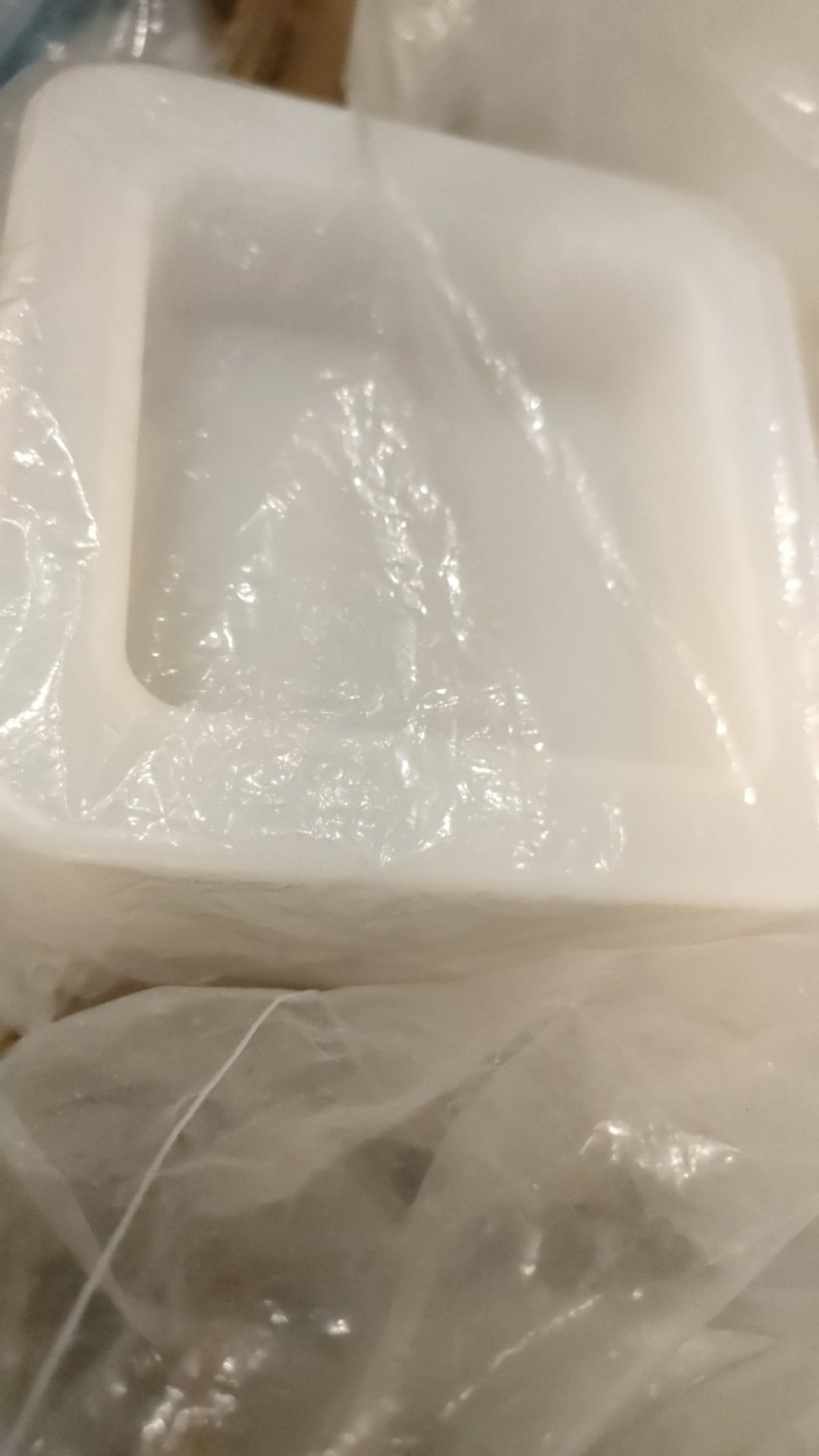 Cetakan Bentuk Piramida Bahan Silikon Warna Putih Untuk Membuat Perhiasan