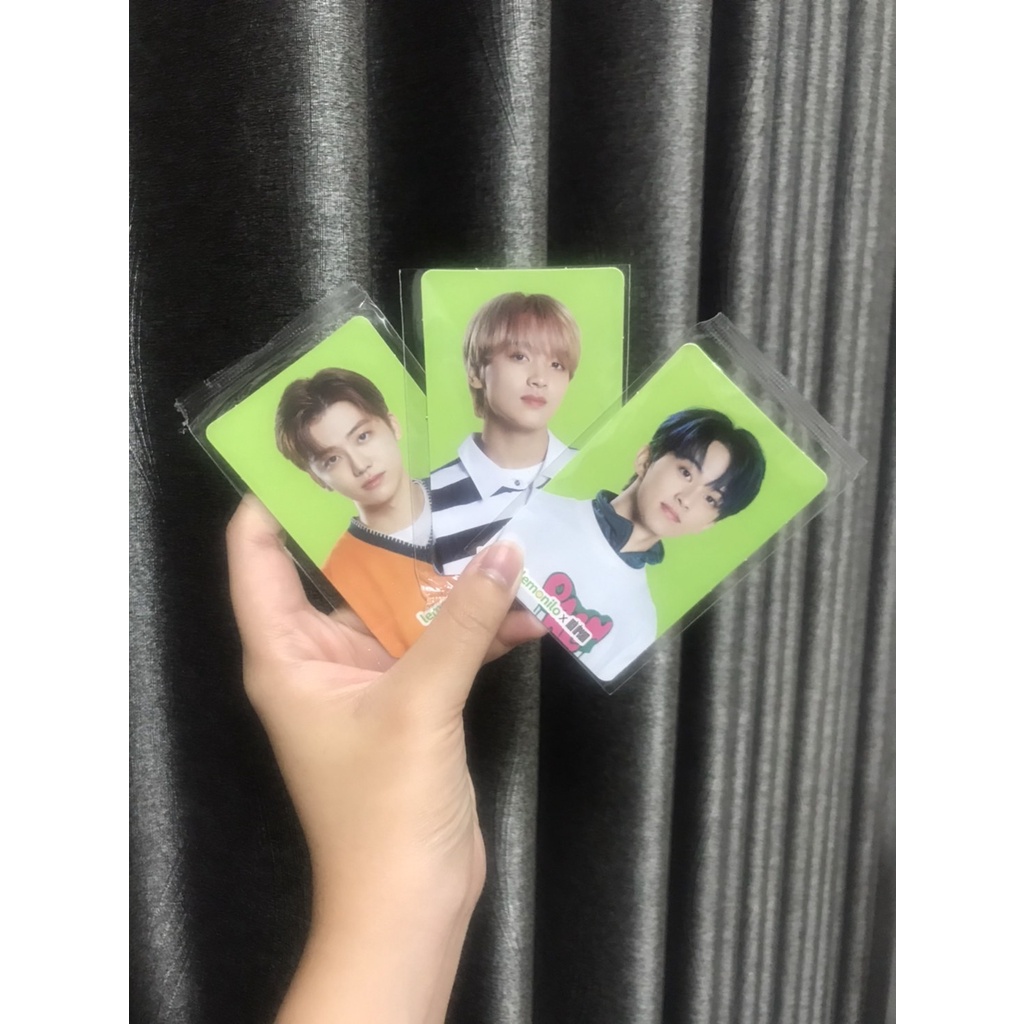 

Photo Card NCT Dream x Mie Instan Lemonilo (PC OFFICIAL, satuan 1 pcs) - Mark Lee / Jaemin / Haechan