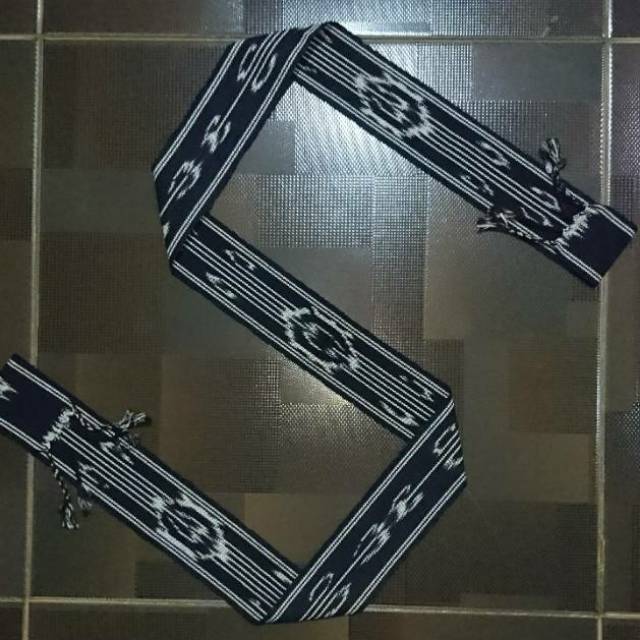 Tenun ikat kepala etnik