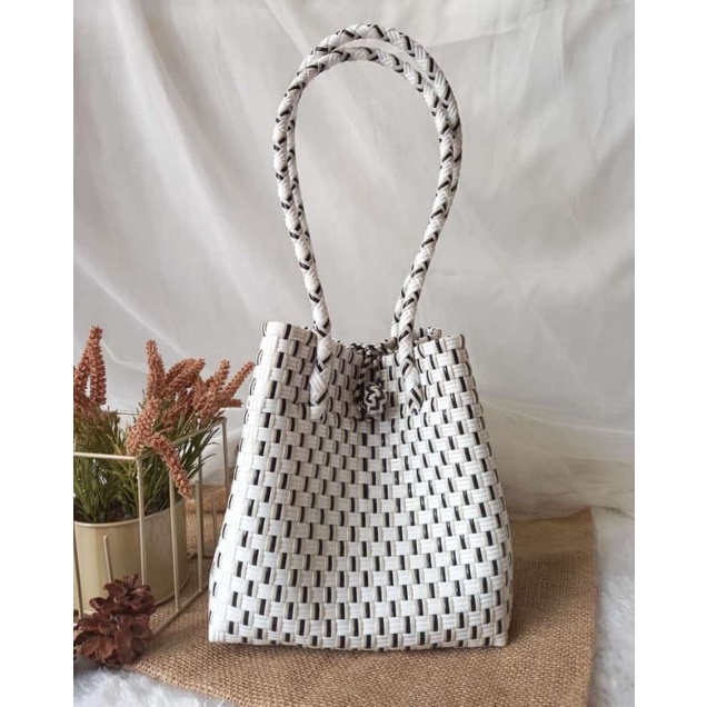 

Tas anyaman premium / patty bag/tas kotak