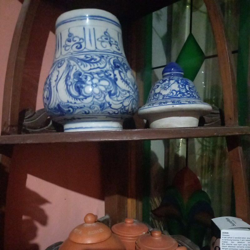 guci perhiasan ruang tamu