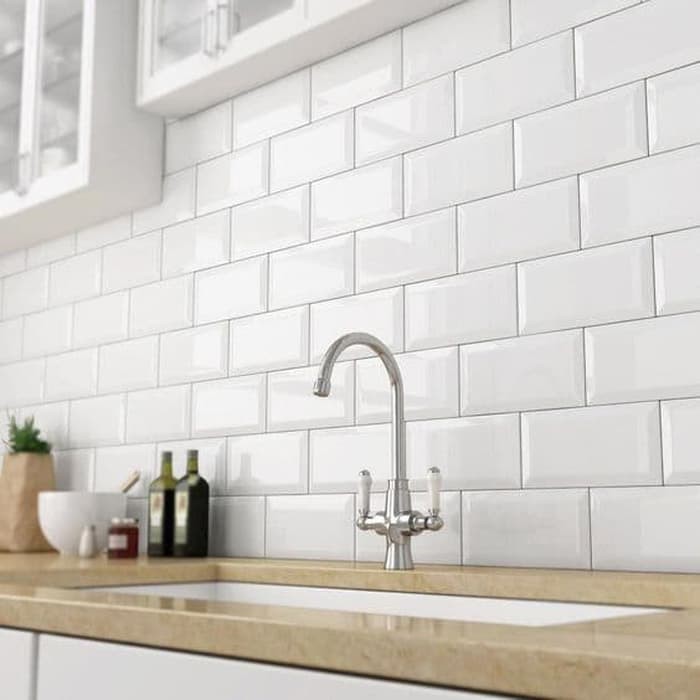 INDAHKERAMIK Keramik dinding subway 10x20 (bevel) Glossy White Putih Kw 1