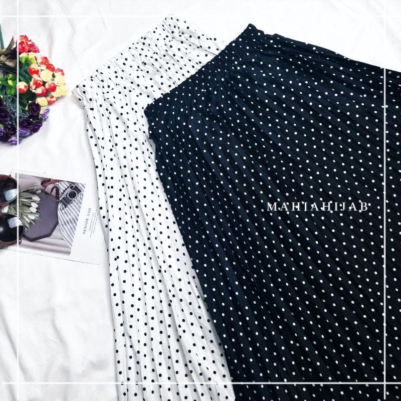 1 Set Miu Blouse Putih + Rok Polka/ setelan lengkap / paket hemat / by Mahiahijab korean style