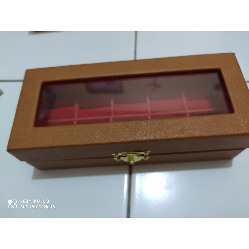 box isi 10cincin bahan kulit sintetis pakai kaca