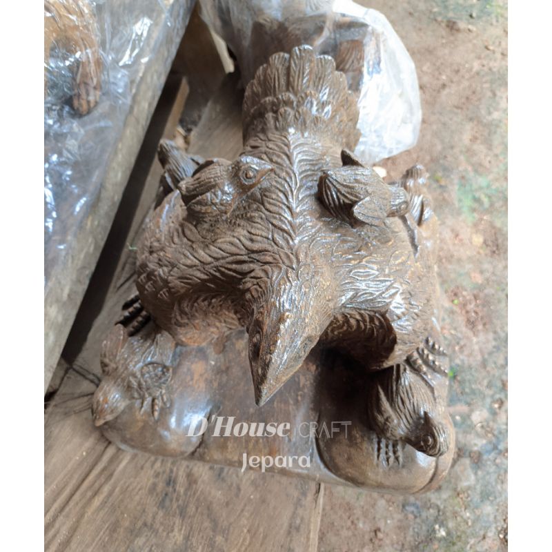 Patung Ayam Babon Beranak Kayu Jati