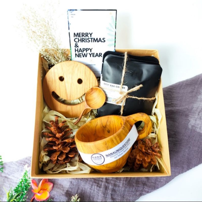 

Hampers Parcel Kado Ulang Tahun Natal Merry Chrismast Kado Nikahan