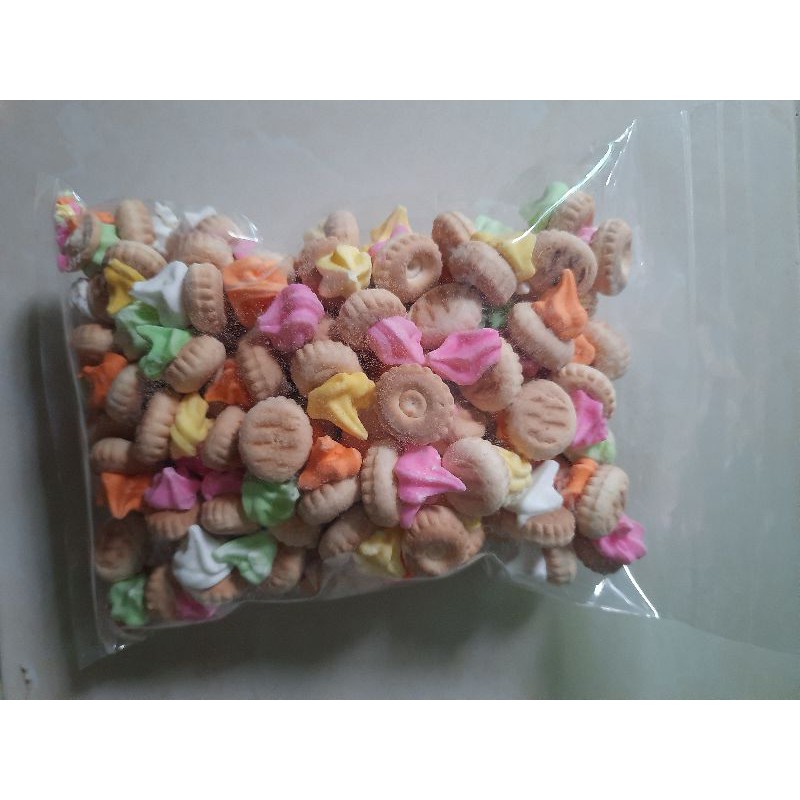 

Bunga Gem 250 gram / Maringue / Kue Kering / Kue Lebaran