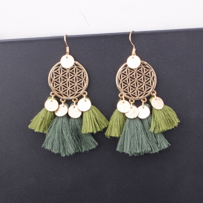 Anting Kait Gantung Desain Dream Catcher Hollow Warna Gold Hias Rumbai Wol Untuk Wanita