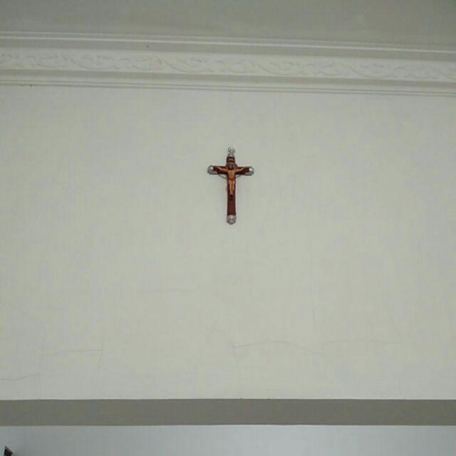 Salib Yesus Plus Medali Benedictus 23 Cm Full Colour