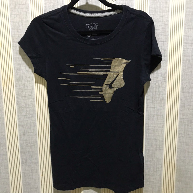 Preloved Kaos Nike Wanita Size M Slim Fit