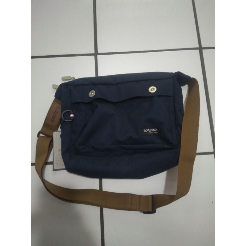bodypack prodiger based shoulder bag navy