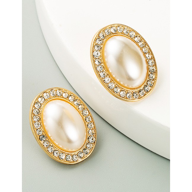 LRC Anting Tusuk Fashion Golden Alloy Diamond Oval Pearl Earrings P59672