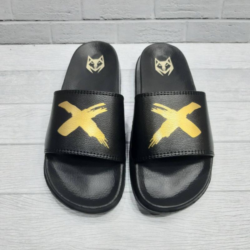 RESTOCKSENDAL MAX SLIDE HITAM GOLD