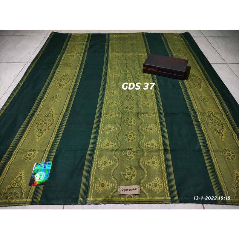 Sarung Gajah Duduk Serumpun TOP