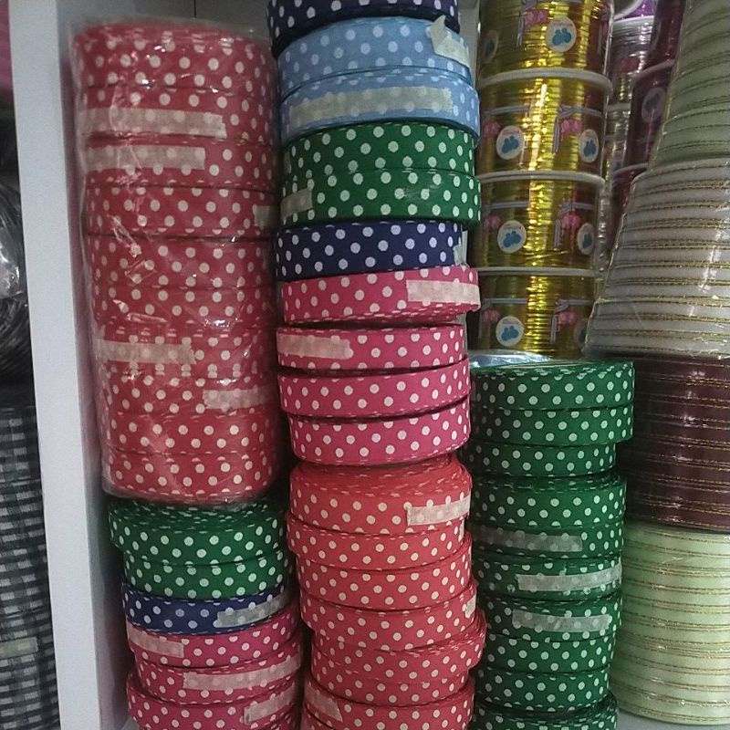 

Pita polkadot kecil 1/2 inch per roll