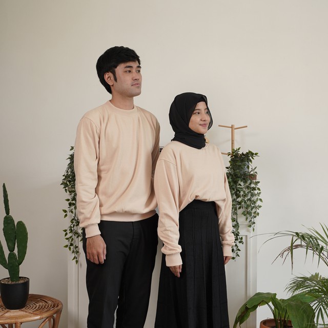 SWEATER_ID Basic Sweater Latte Crewneck Polos Unisex