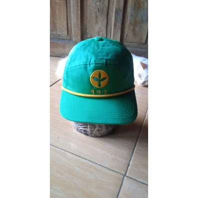 topi daun gijau vintage
