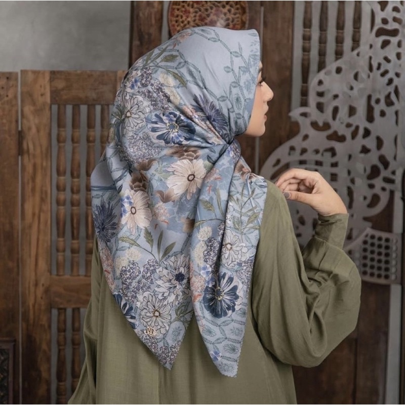 Sandhya scarf dan Rulla Scarf Heaven Light