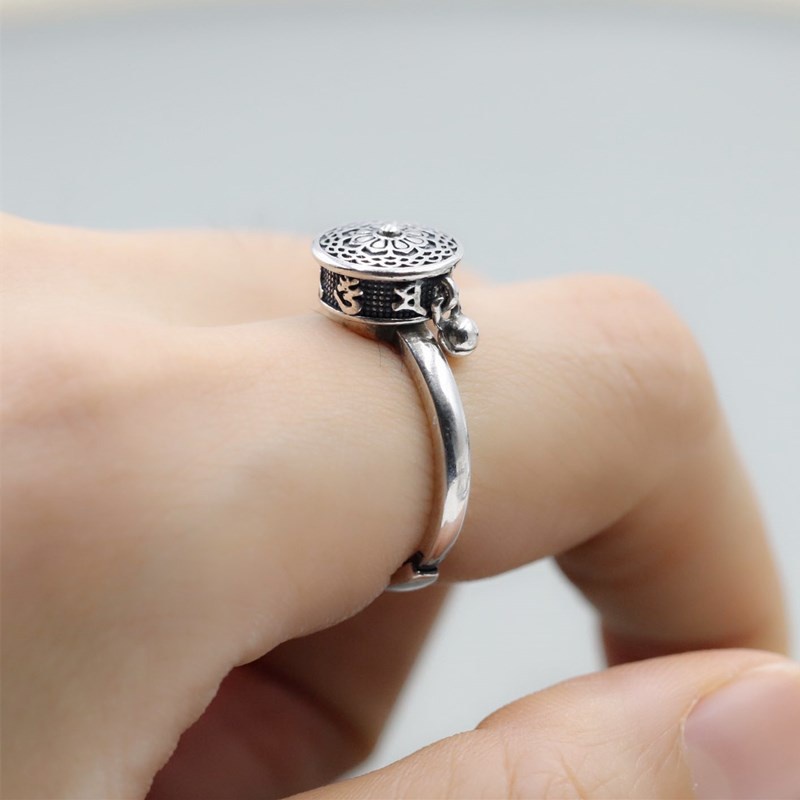 Cincin Jari Desain Mantra Buddha Tibet Warna Silver Untuk Wanita