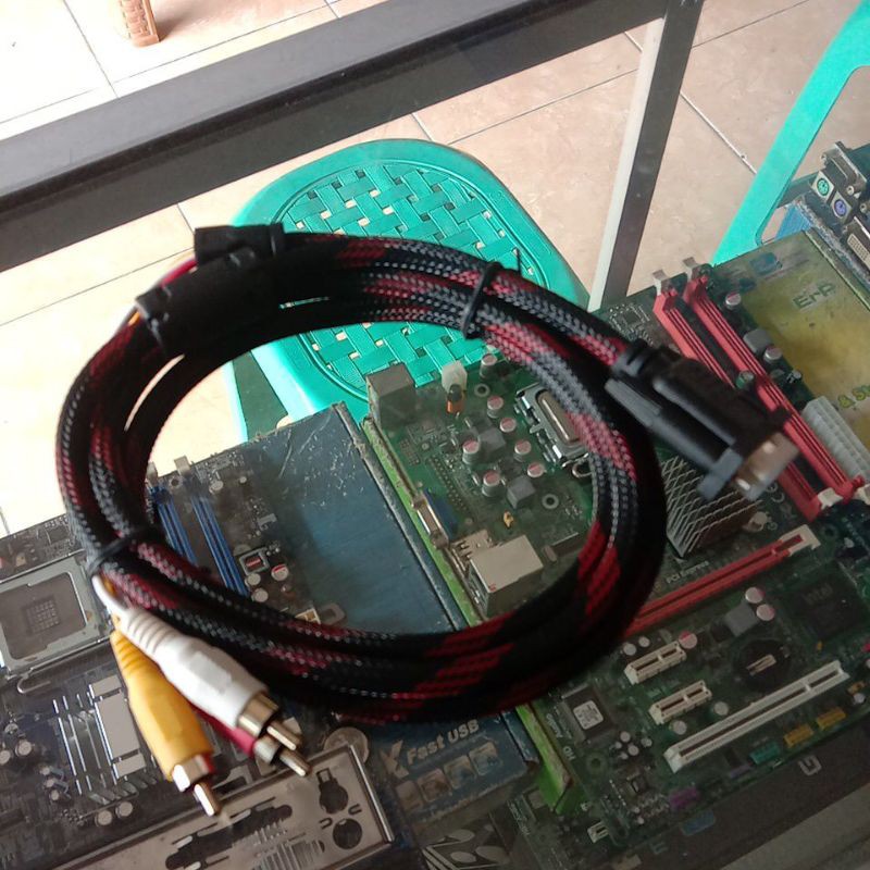 kabel VGA to 3RCA