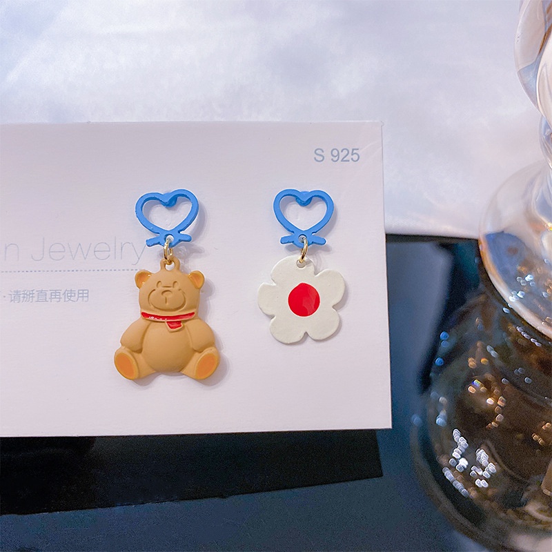 Anting S925 Silver Needle Bentuk Bunga Beruang Asimetris Gaya Korea Untuk Perempuan