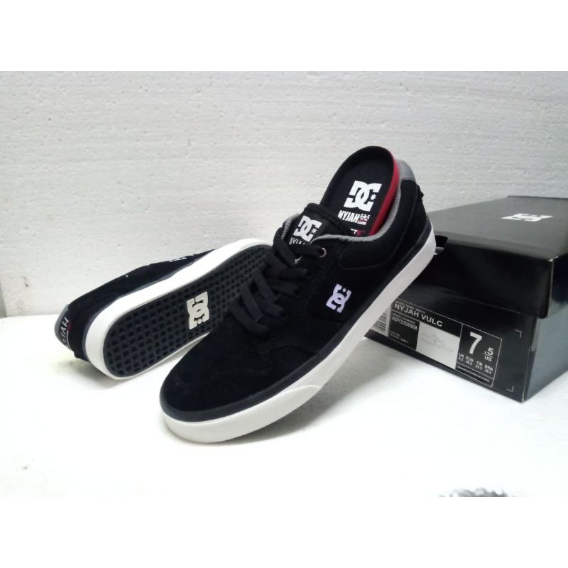 Sepatu DC Nyjah Vulc