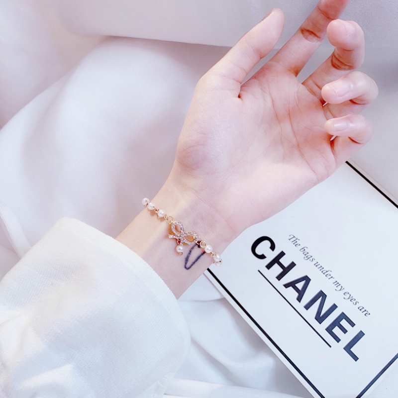 Roselife Gelang Tangan Wanita Desain Pita Hias Kristal Mutiara Gaya Korea Untuk Hadiah