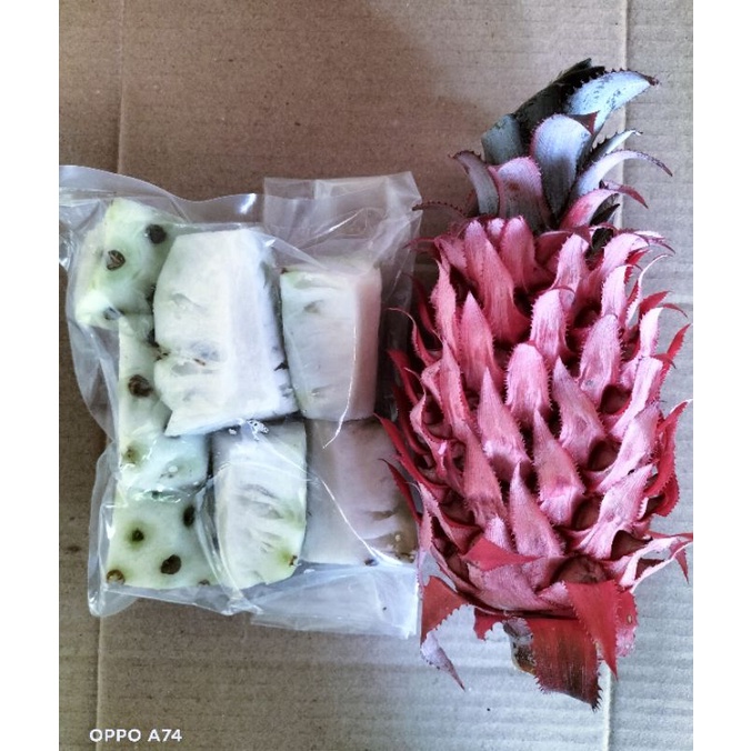 

nanas merah/nanas hutan kupas segar asli 100%