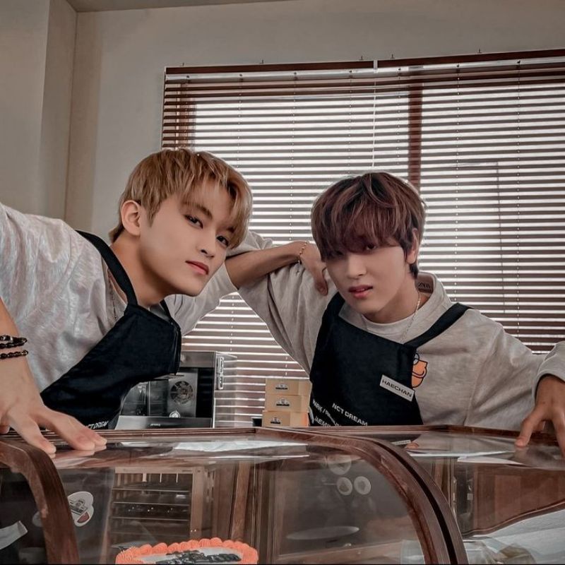 WTS POSTCARD PUNCH MARKHYUCK