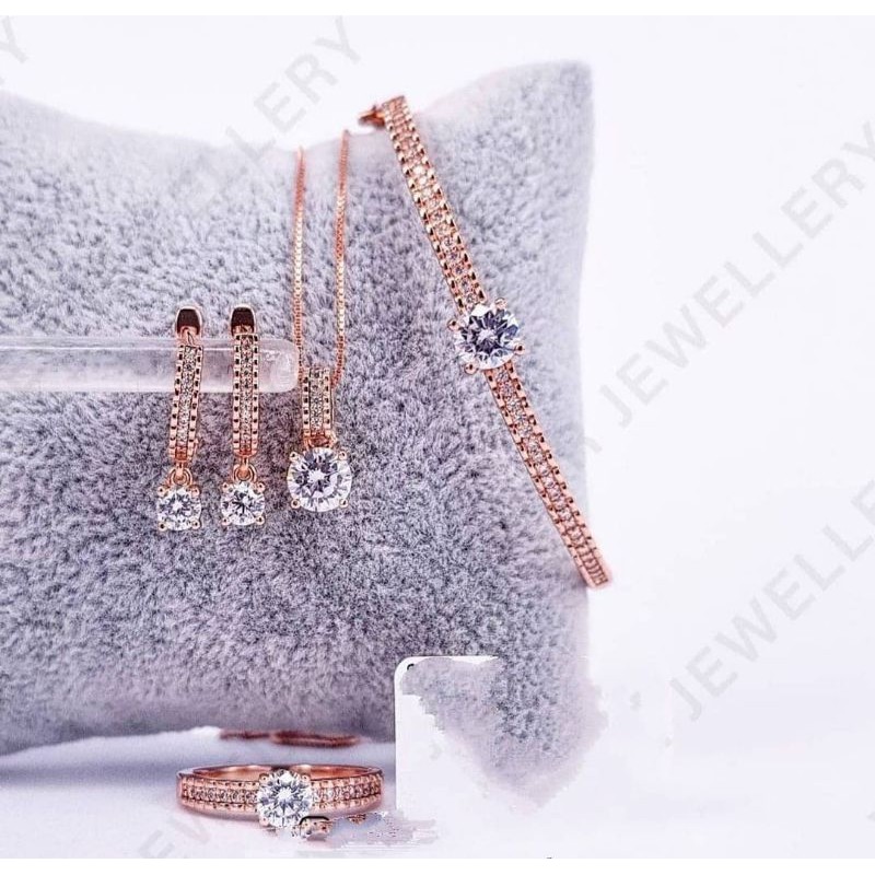 set roxe perhiasan vier