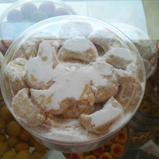 

Kue putri salju