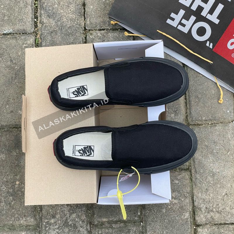 SEPATU SEKOLAH PRIA WANITA HITAM POLOS SLIP ON VANS FULL BLACK FREE KOAS KAKI &amp; PAPERBAG