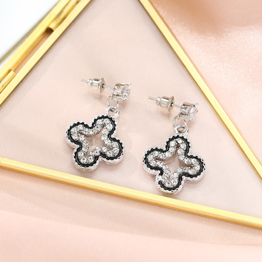 ✅COD Anting Wanita Korean lady earrings thin long earrings cold model suits all-3 White Earrings