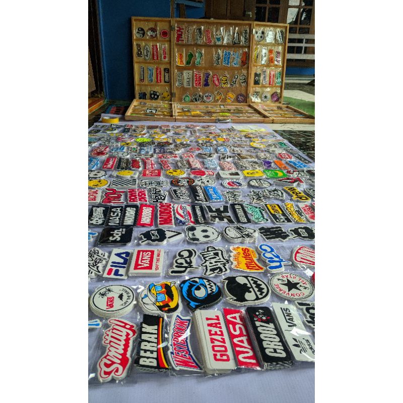 

Isi 50pcs Stiker Distro Bahan Graftac Dikirim RANDOM