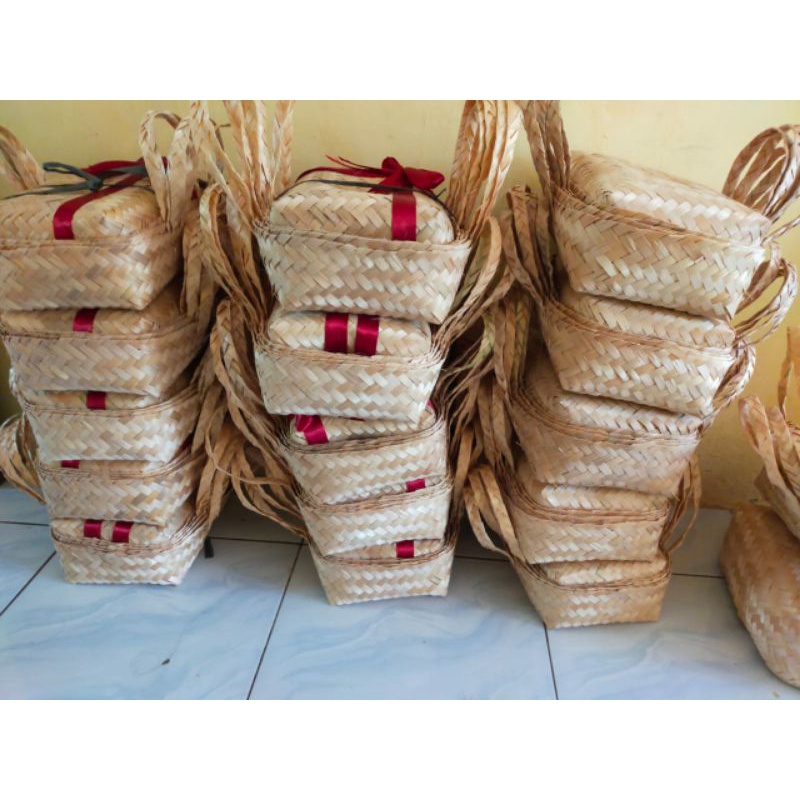 

[ BESEKRAF ] SEPASANG BESEK JINJING Natural -goudi bag-gudy bag-goudy bag-besek sofenir-besek cangking-besek gagang-tas besek-tas snack-besek jinjing-TAS UNIK-HANG TAG-BOKS UNIK-tas aqiqah-tas berkat-tas syukuran-goodi bag-tas ulang tahun