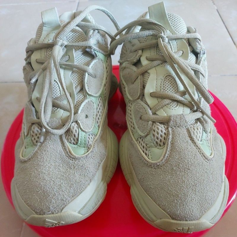 SEPATU SECOND BRANDES "ADIDAS YEEZY 500"